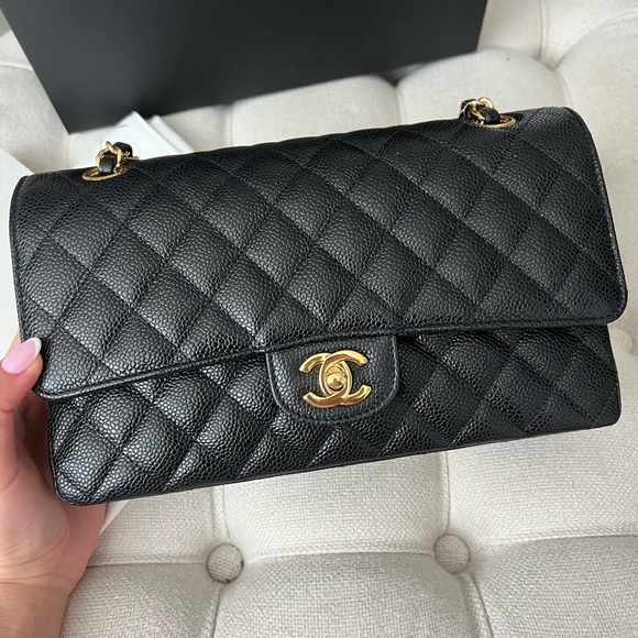 Chanel Classic double flap Caviar with Gold hardware - Picture 4 of 15